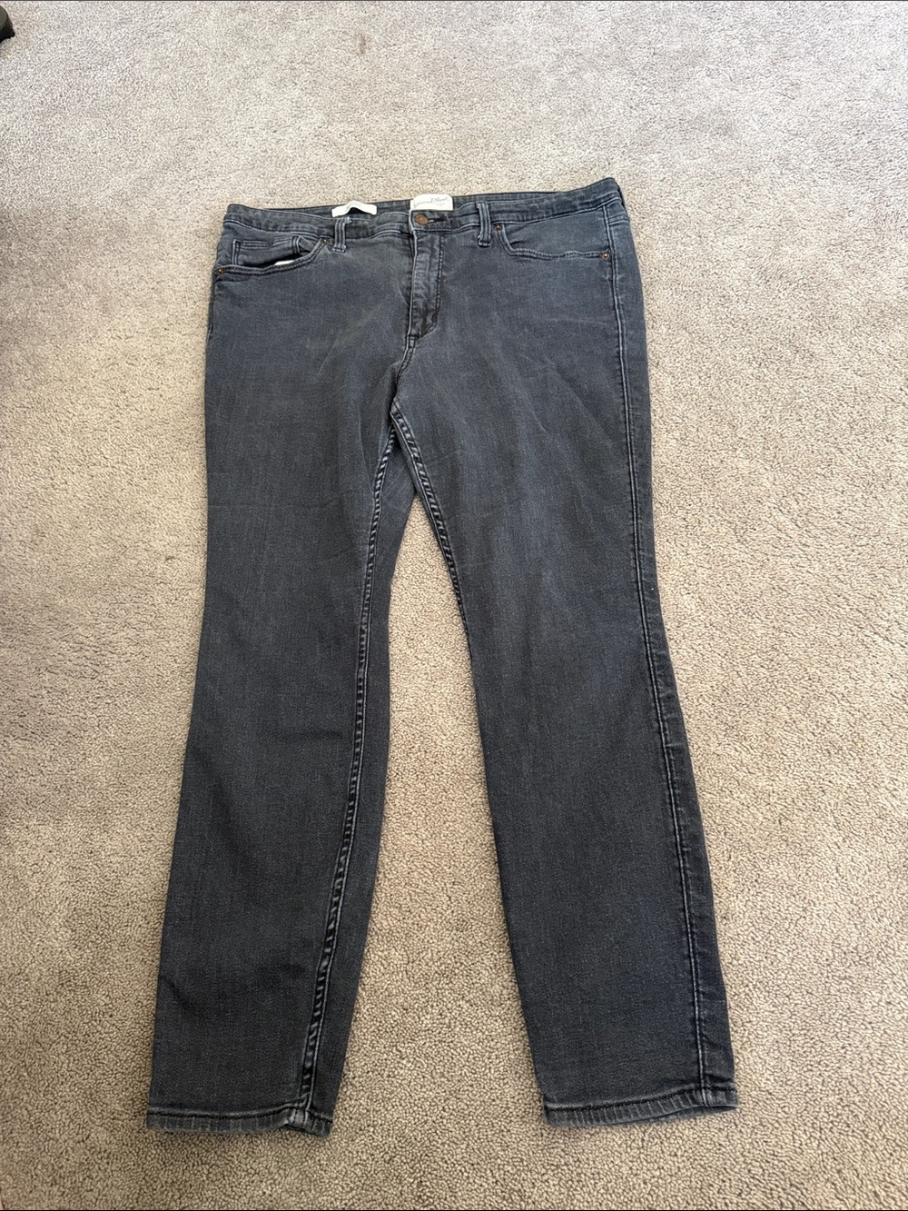 Universal Thread Charcoal Straight-Leg Jeans
